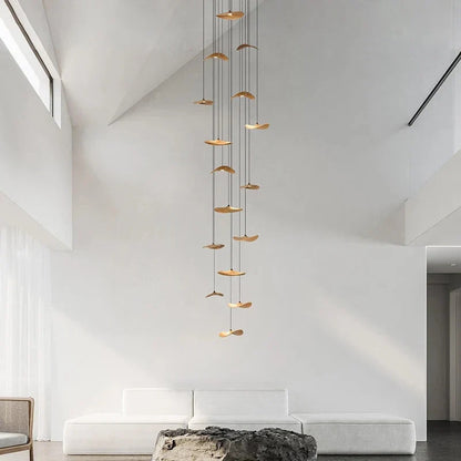 Lampadario a sospensione multiluce Bidi in legno, design scultoreo