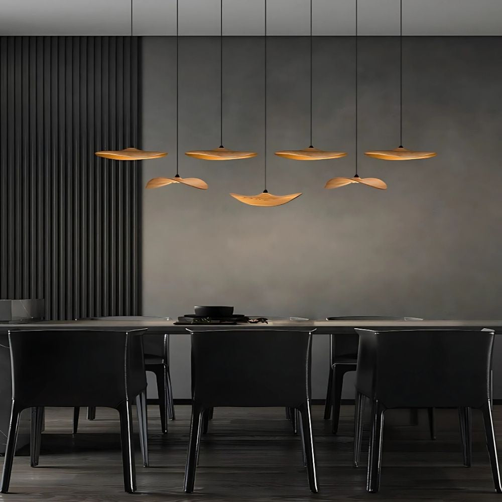 Lampadario a sospensione multiluce Bidi in legno, design scultoreo