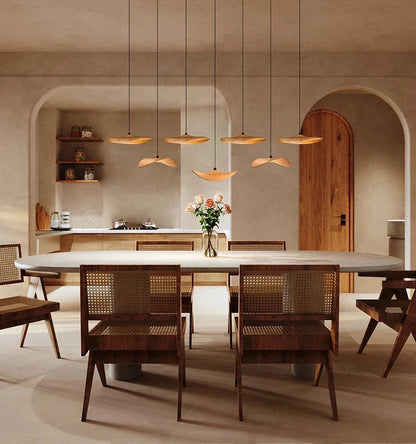 Lampadario a sospensione multiluce Bidi in legno, design scultoreo