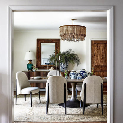 Lampadario boho in perle di legno con paralume a tamburo
