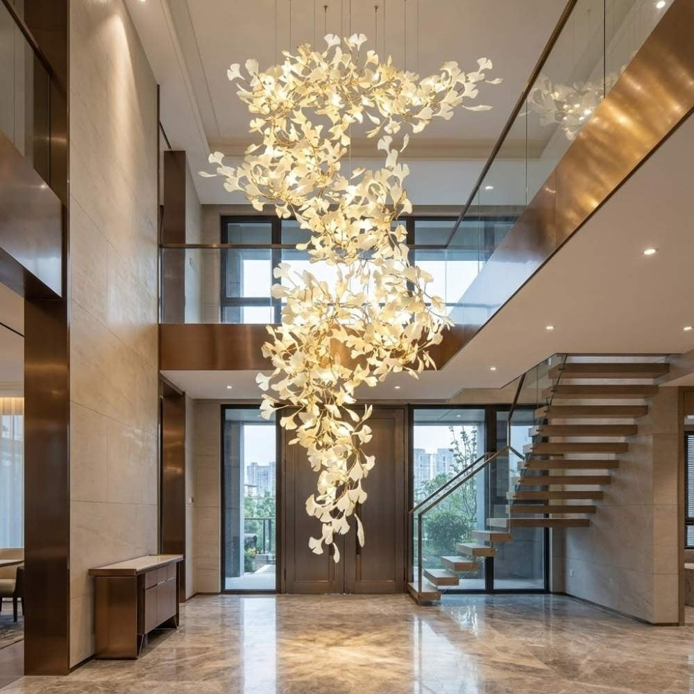 Lampadario Calla per scale in ceramica bianca e rame color oro