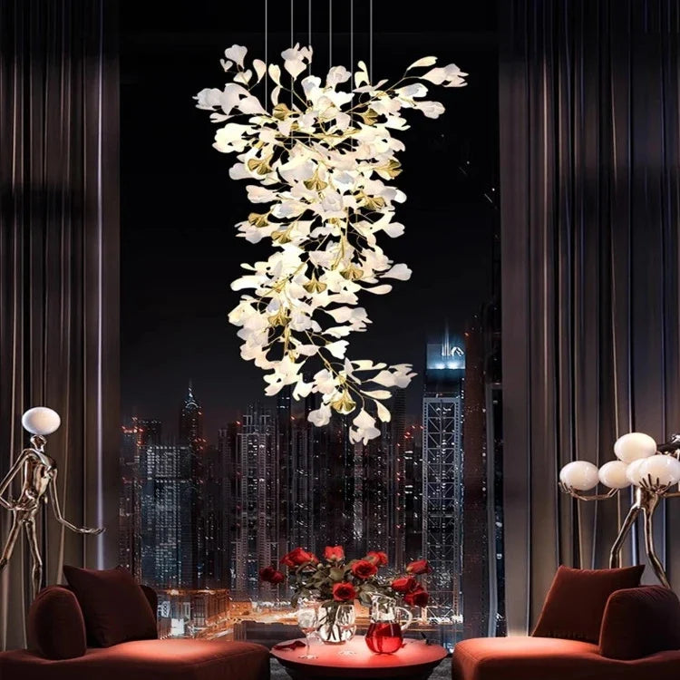 Lampadario Calla per scale in ceramica bianca e rame color oro