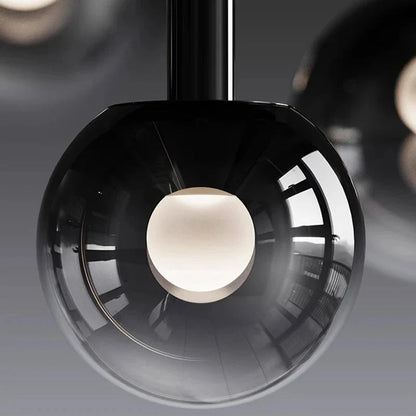 Lampadario Cleo per scale con sfere in vetro sfumato e telecomando
