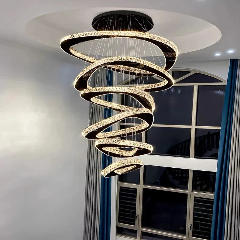 Lampadario LED a spirale con anelli in cristallo per soffitti alti