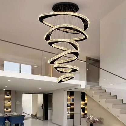 Lampadario LED a spirale con anelli in cristallo per soffitti alti