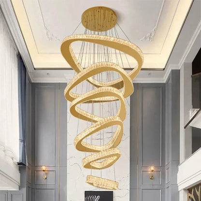 Lampadario LED a spirale con anelli in cristallo per soffitti alti