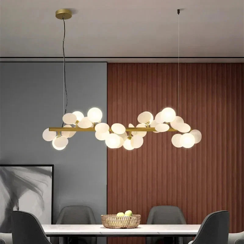 Lampadario lineare Eli con globi in vetro per sala da pranzo