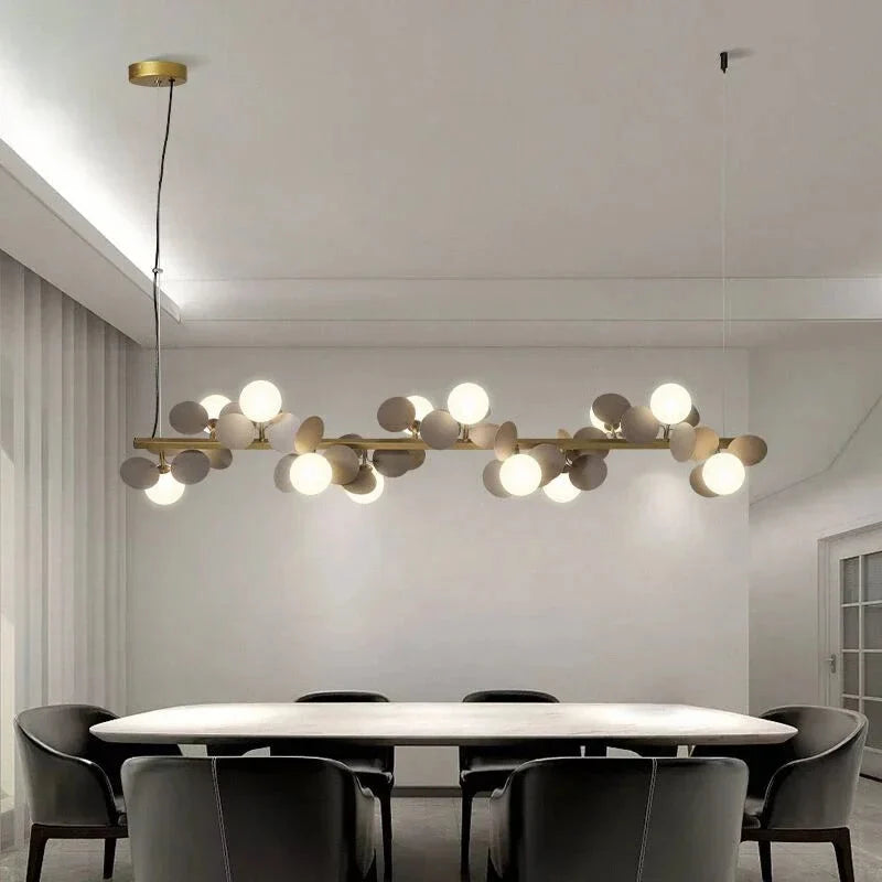 Lampadario lineare Eli con globi in vetro per sala da pranzo