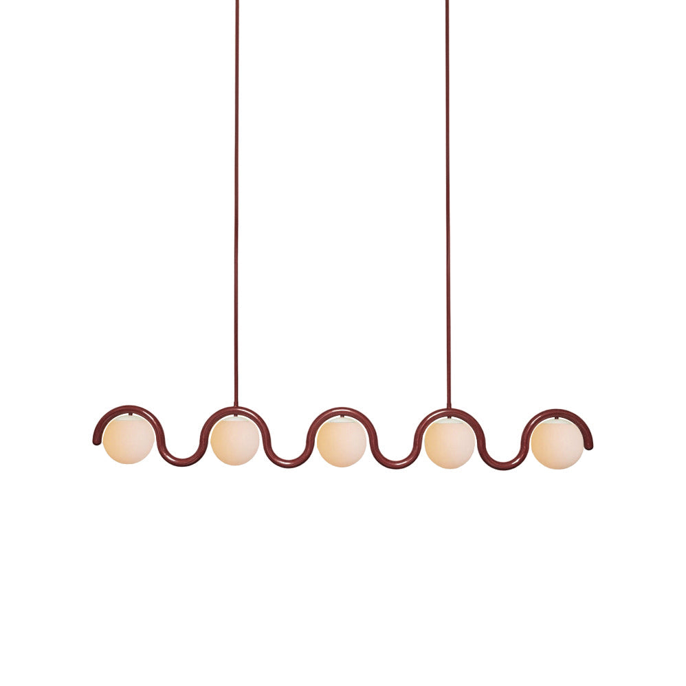 Lampadario lineare ondulato con globi in vetro bianco, design curvo