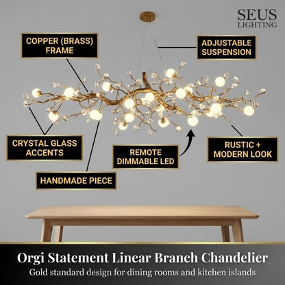 Lampadario lineare Orgi a rami in ottone con globi bianchi, stile rustico moderno