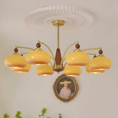 Lampadario mid century in ottone con paralumi in vetro per sala da pranzo