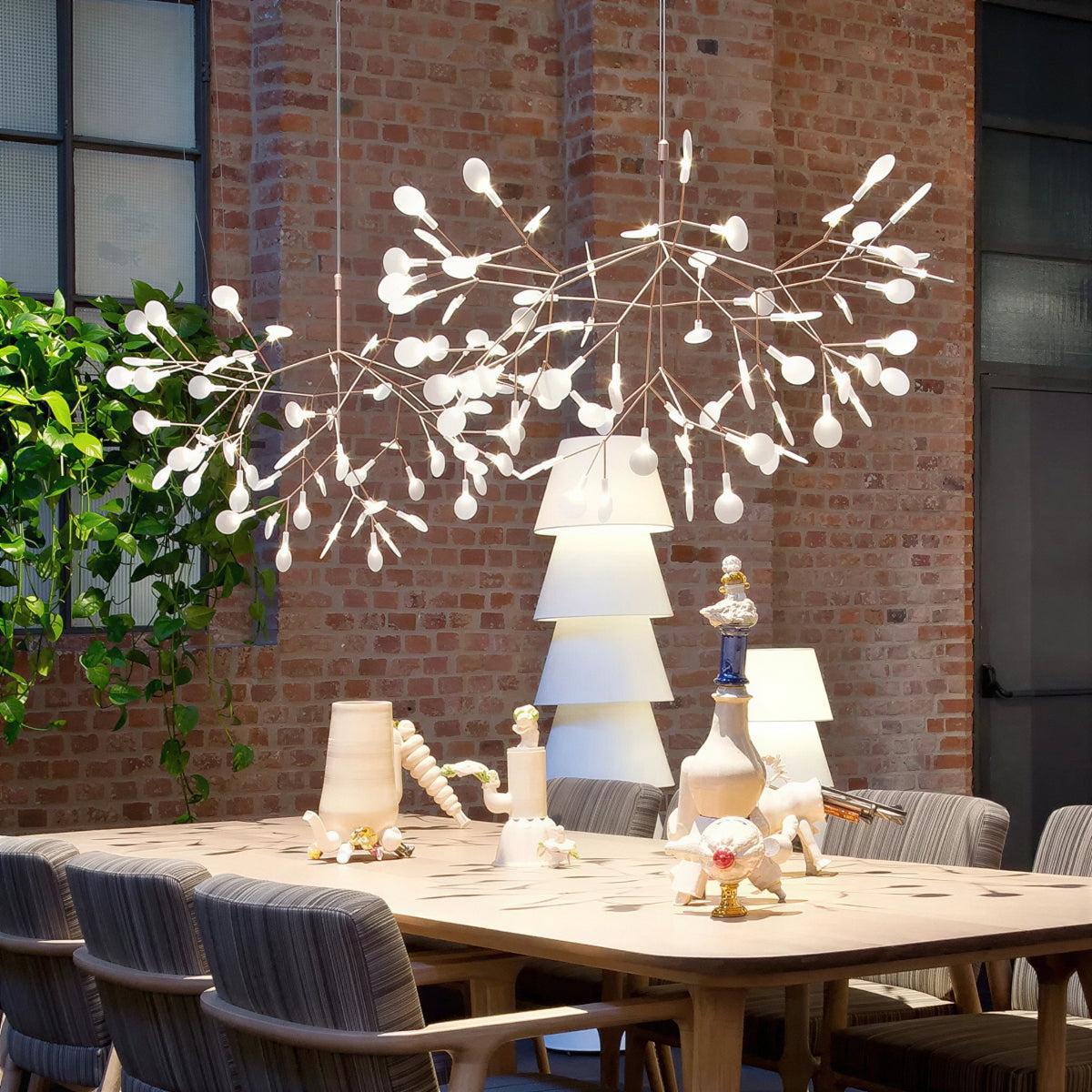 Lampadario moderno a rami Heracleum con luce LED