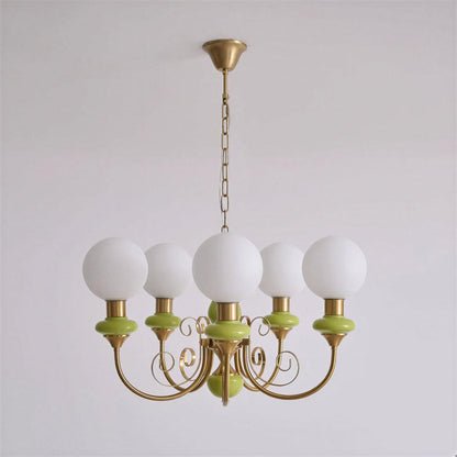 Lampadario moderno con globi in vetro e finitura ottone