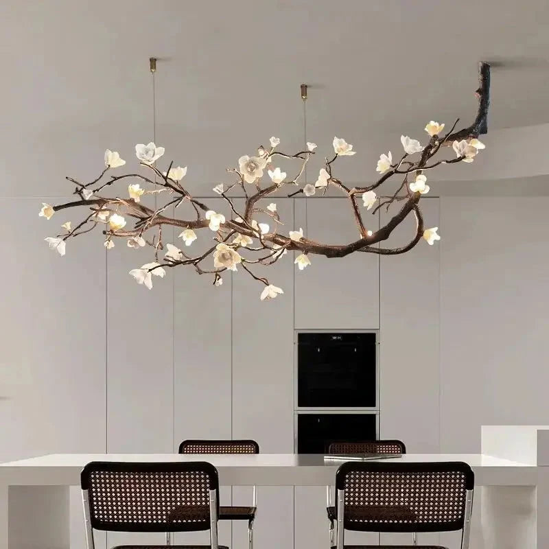 Lampadario rustico Minas a rami d'albero in rame nero con fiori in ceramica