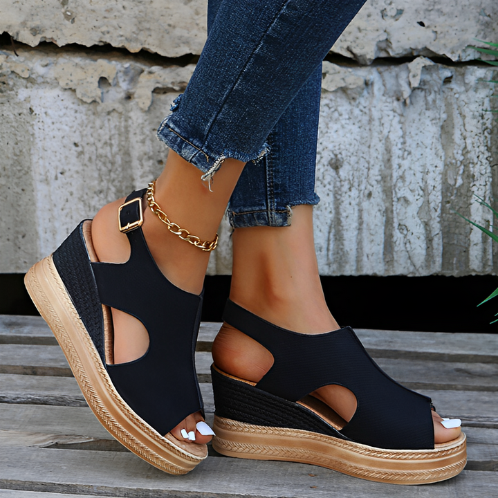 Dora | Sandali con cinturini e soletta sagomata