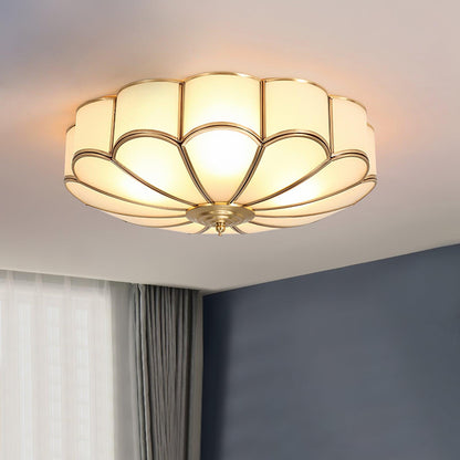 Plafoniera a soffitto a forma di fiore in ottone con vetro satinato smerlato