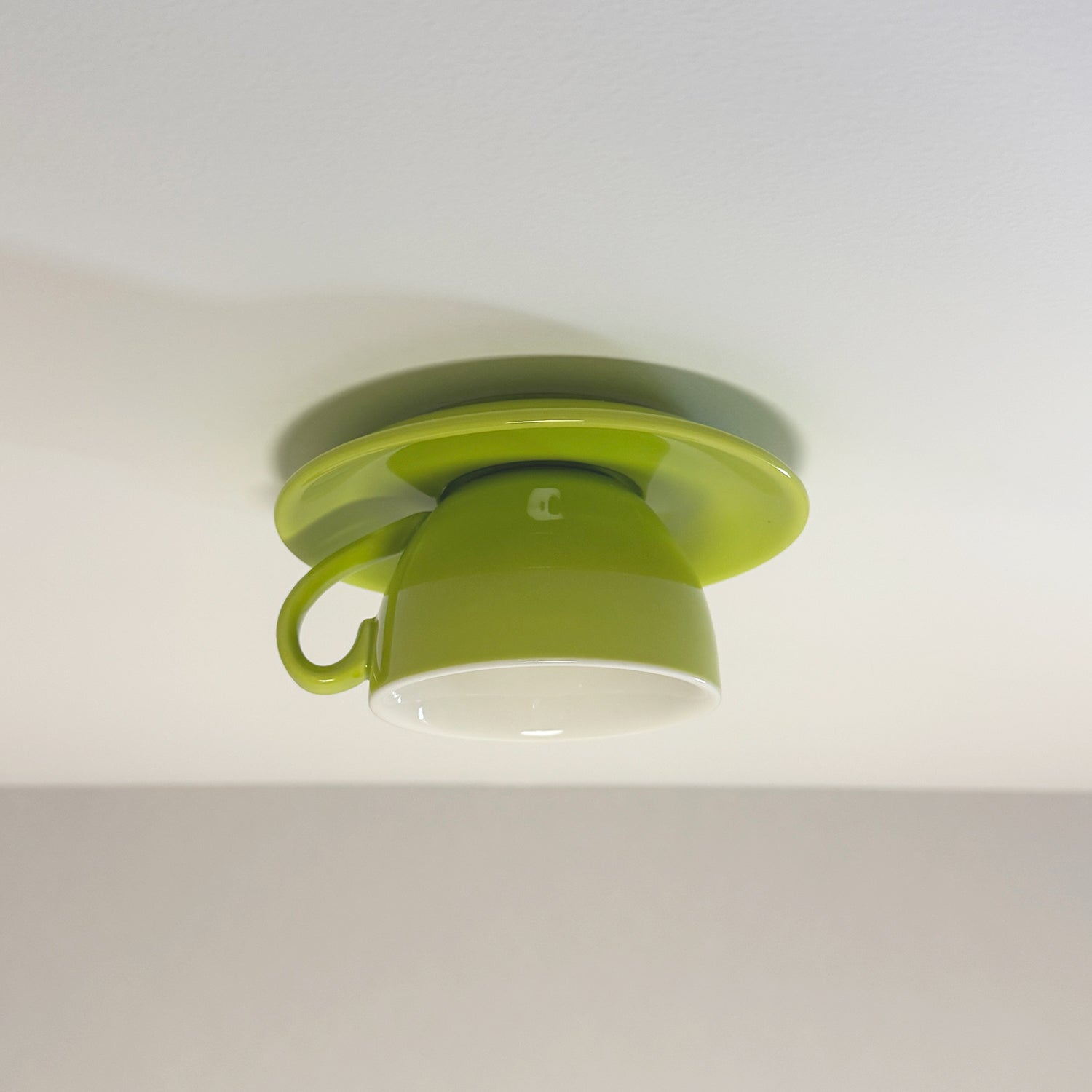 Plafoniera a soffitto in ceramica a forma di tazzina da caffè, colorata