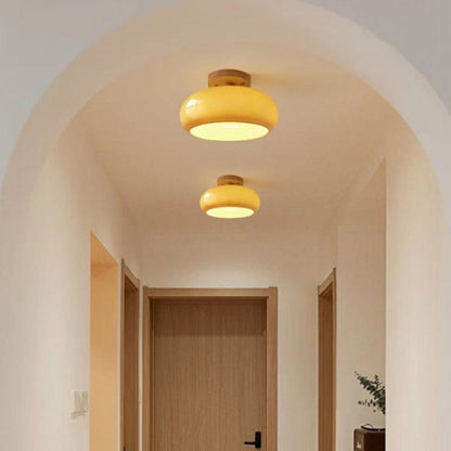 Plafoniera a soffitto in legno e vetro con paralume a globo arrotondato japandi