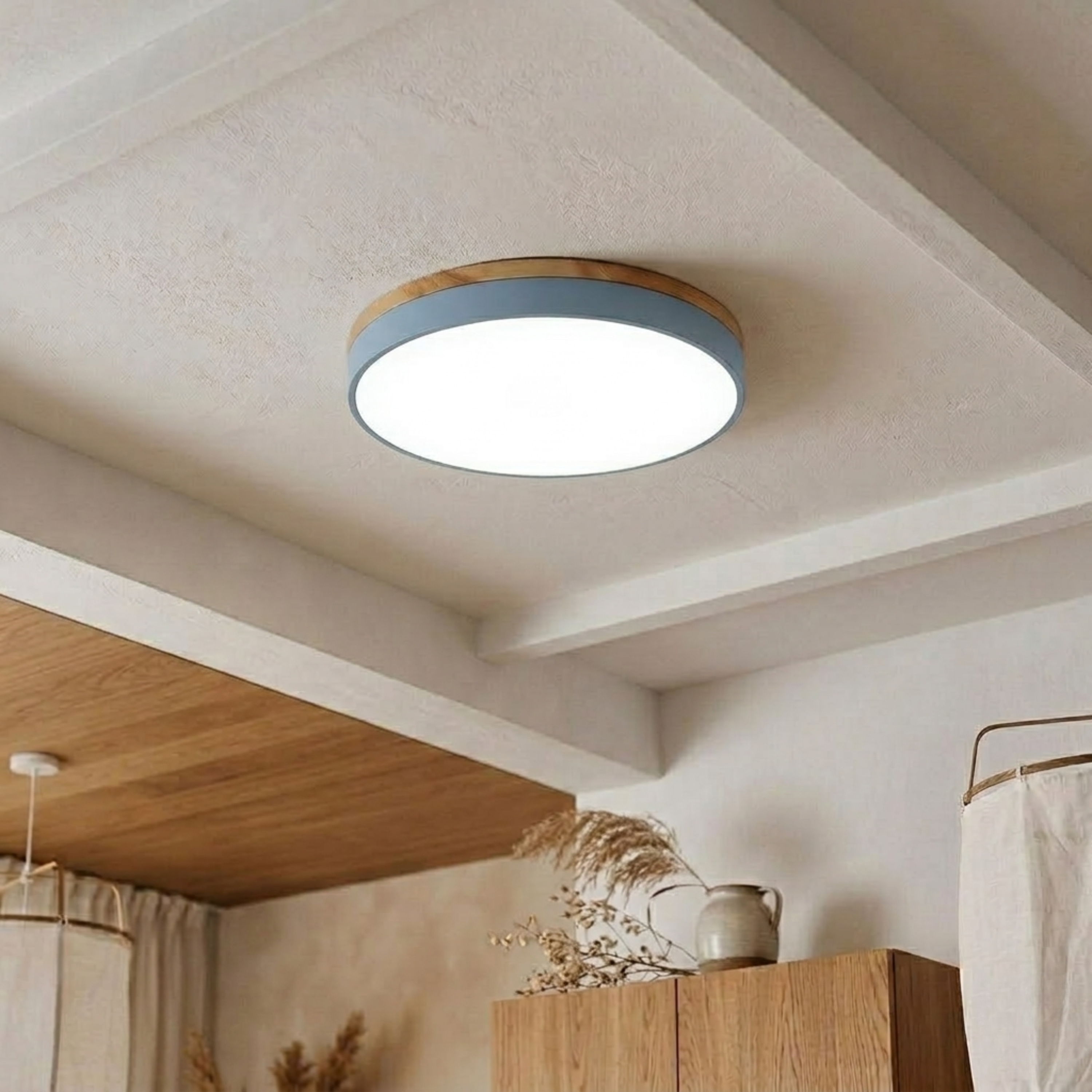 Plafoniera a soffitto rotonda con bordo in legno