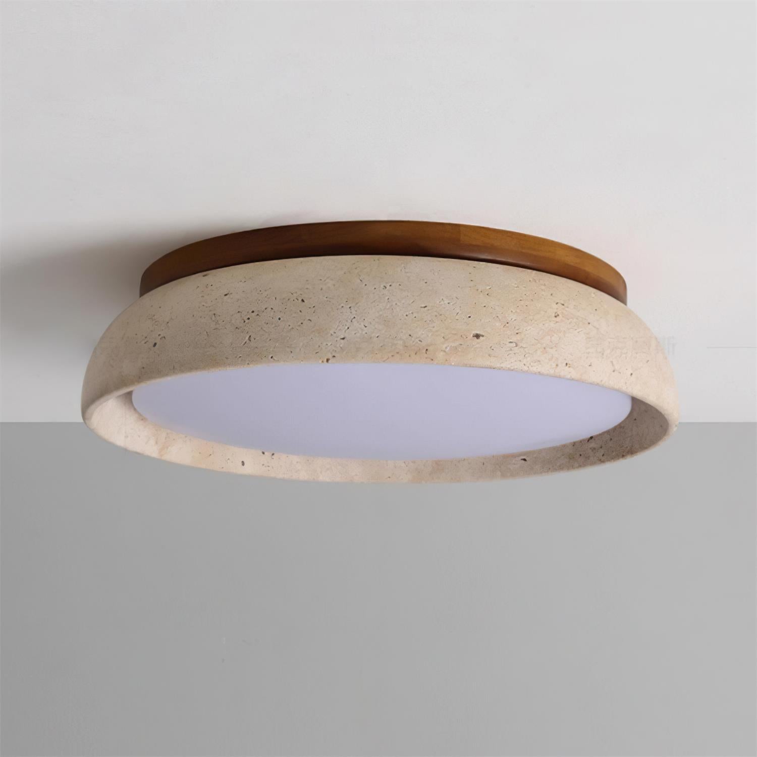 Plafoniera a soffitto rotonda in travertino e legno stile japandi wabi sabi