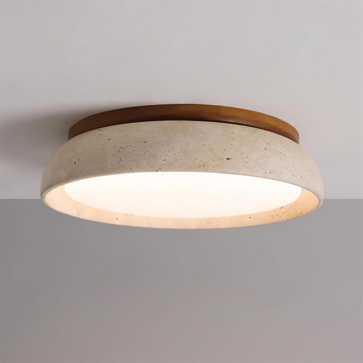 Plafoniera a soffitto rotonda in travertino e legno stile japandi wabi sabi