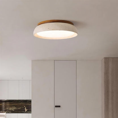 Plafoniera a soffitto rotonda in travertino e legno stile japandi wabi sabi
