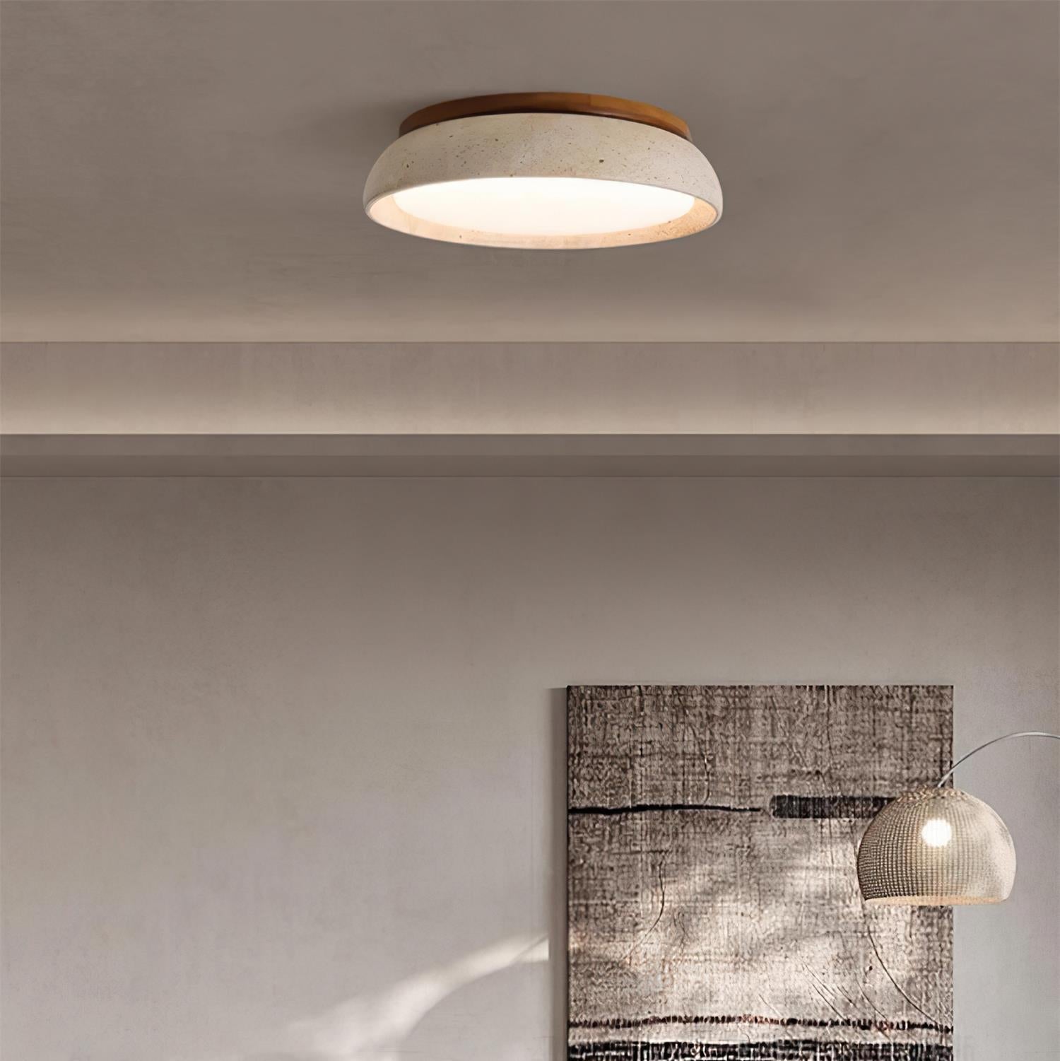 Plafoniera a soffitto rotonda in travertino e legno stile japandi wabi sabi