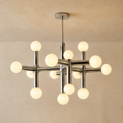 Plafoniera LED scandinava cromata a più bracci con globi in vetro opalino
