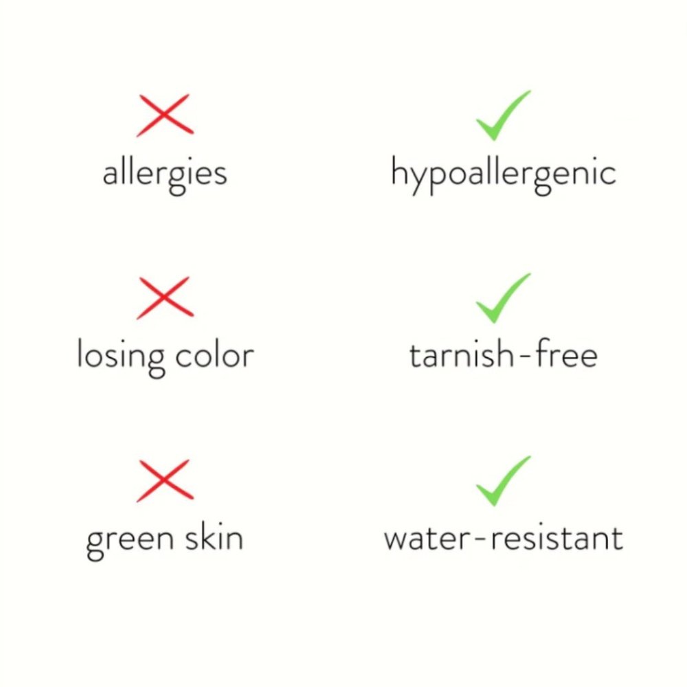 Collana Elegante con Fiore in Oro