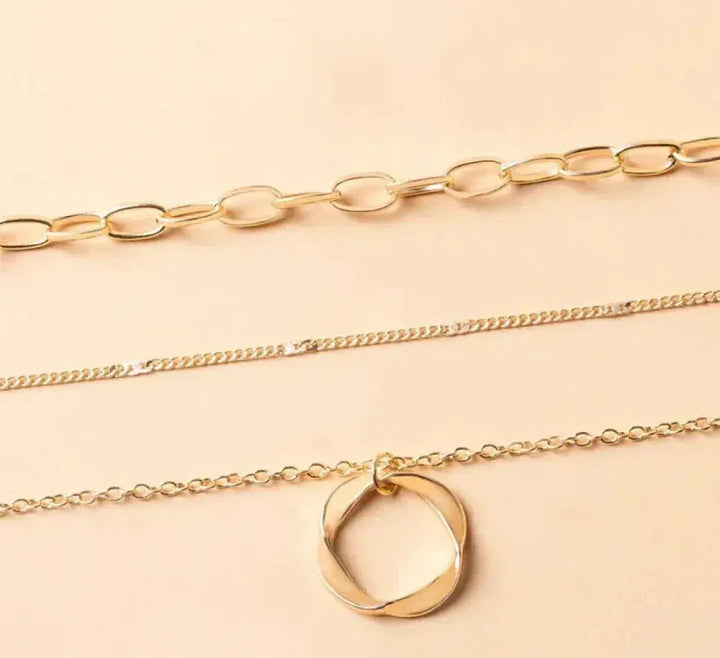 Collana classica a strati in oro con pendente